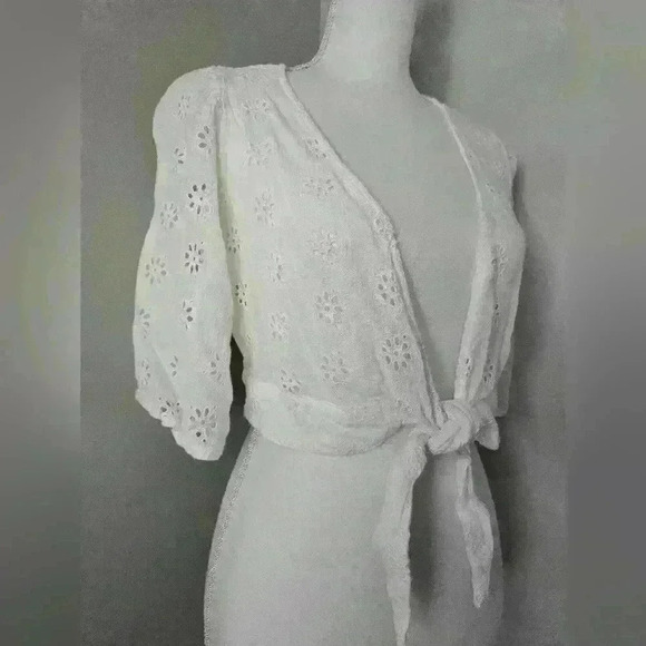 Hollister Tie Front Eyelet Cropped Blouse - Picture 2 of 9